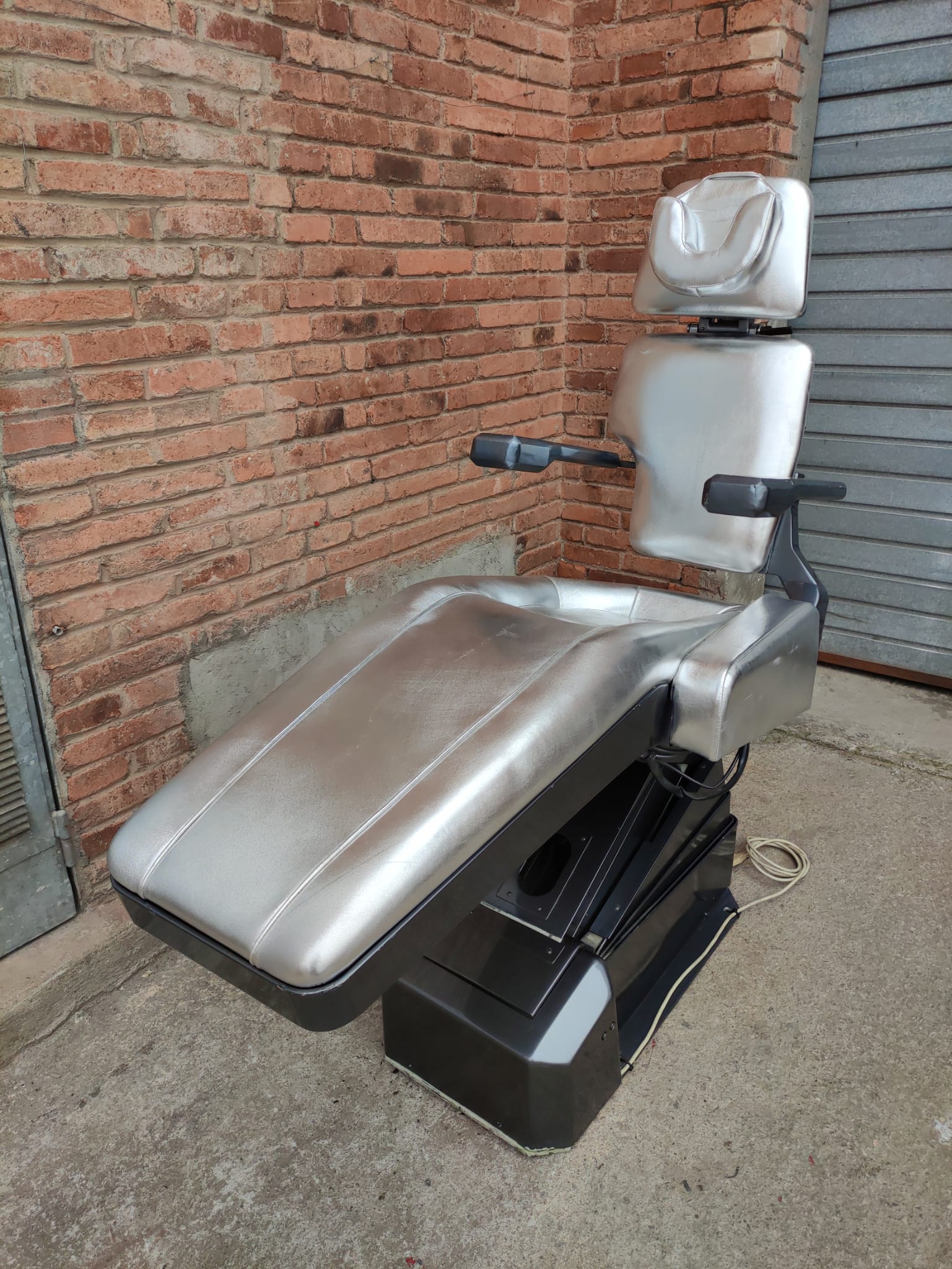 sillon barbero reclinable skay pintado -funciona (120eu) 1u